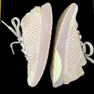 NOBULL WOMEN'S KNIT RUNNER.